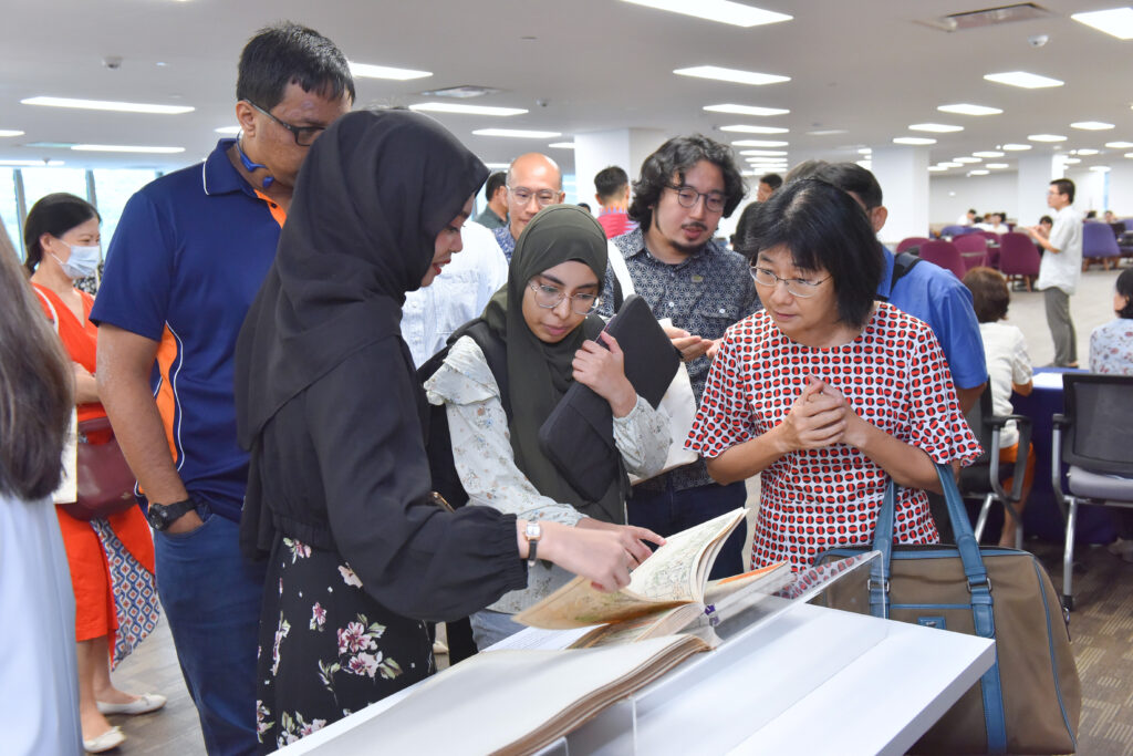 Author Ms Maimon Hussin introducing attendees to ‘The Album of Beisen’s Travels’ from NUS Libraries’ collection. Photo courtesy of NUS Libraries.