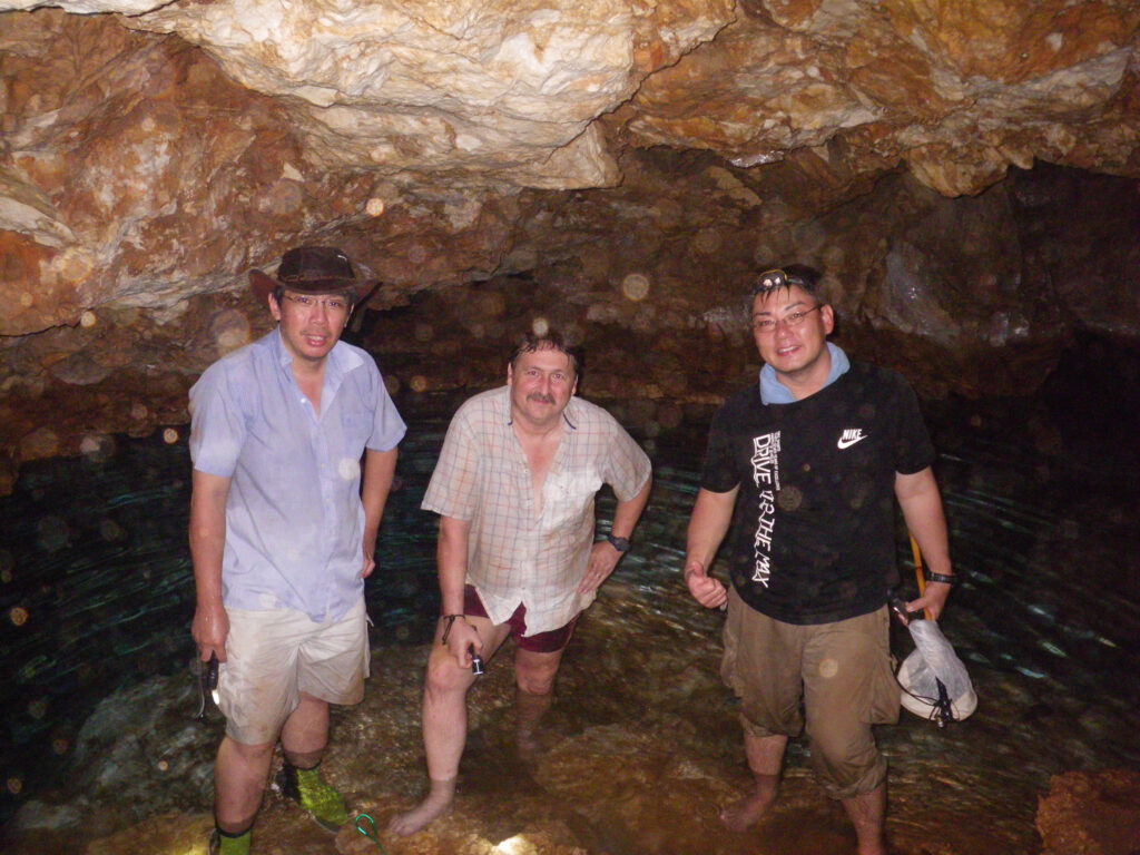 (left to right) Prof Peter Ng, Dr Peter Davie, and Dr Yoshihisa Fujita collecting cave fauna during an expedition to Christmas Island in 2010. Photo credit: Peter Davie